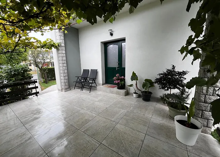 The Green Door Apartment